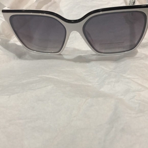 Laundry Shelli‎ Segal LS310 white black trim brow bar square look sunglasses new